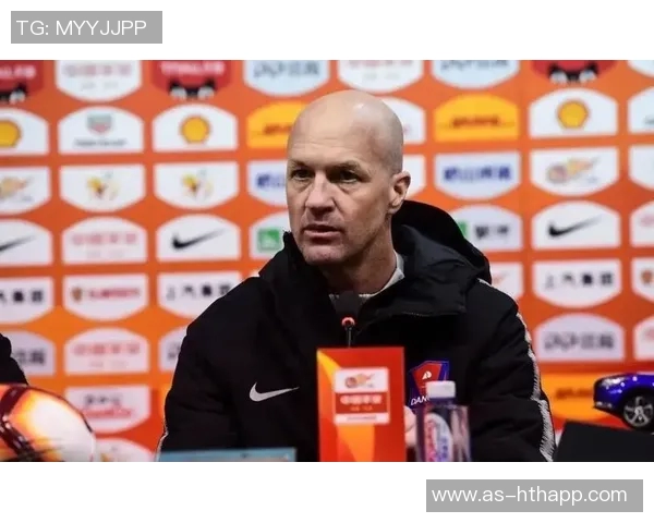 小克鲁伊夫正式担任阿贾克斯俱乐部技术总监开启新篇章