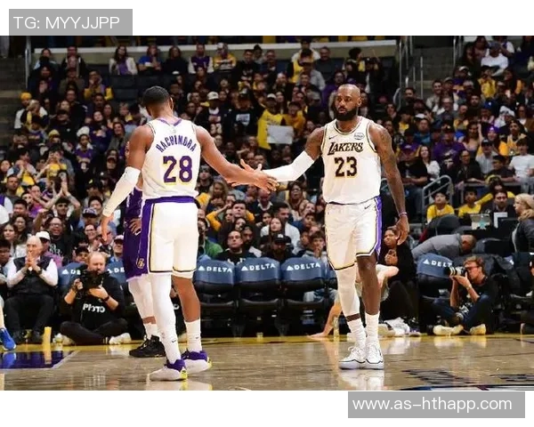 八村塁与艾顿表现差异显著詹姆斯末节防守助球队锁定胜局